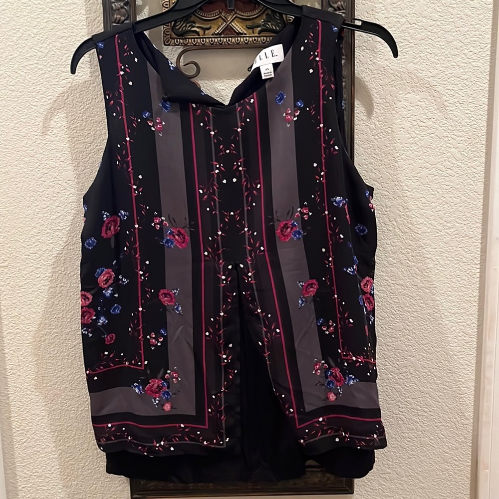 XS summer sleeveless blouse . Multi color